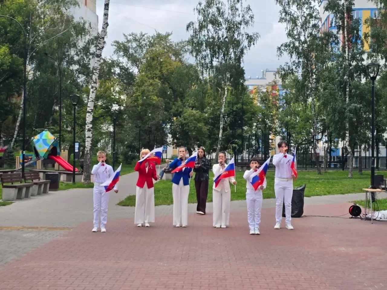 Изображение: ДЕНЬ РОССИЙСКОГО ФЛАГА — С «АРТ-КЛАССОМ»